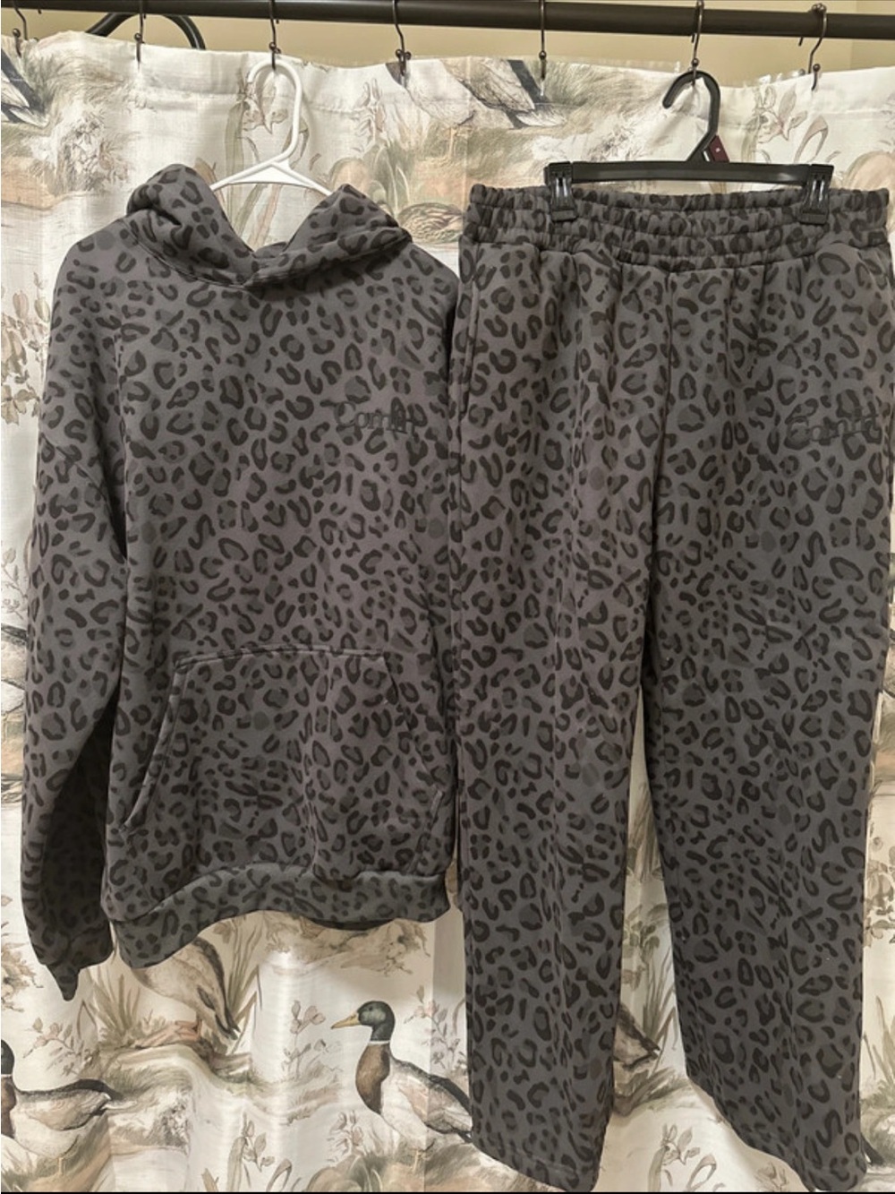 Comfrt 2 piece set NWOT - Women's Gray Leopard Print Hoodie and Joggers Set